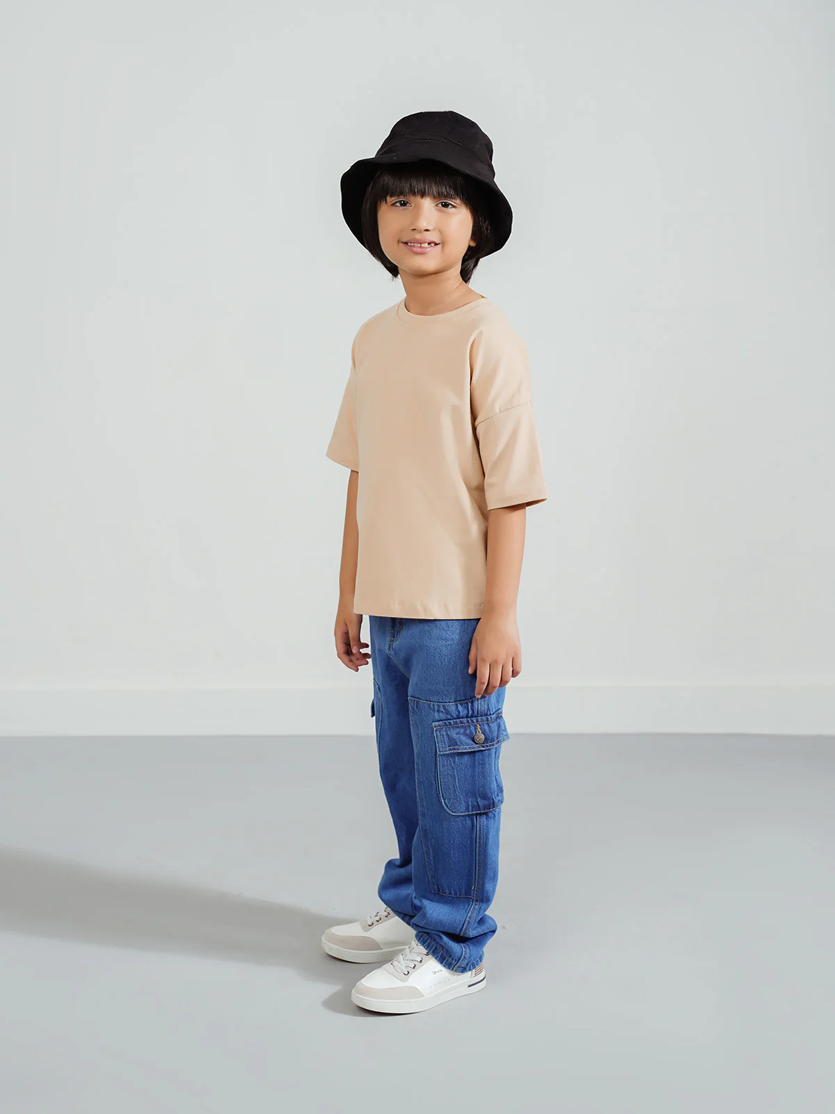 "AKEMI" Drop Shoulder Basic T-Shirt - Image 3