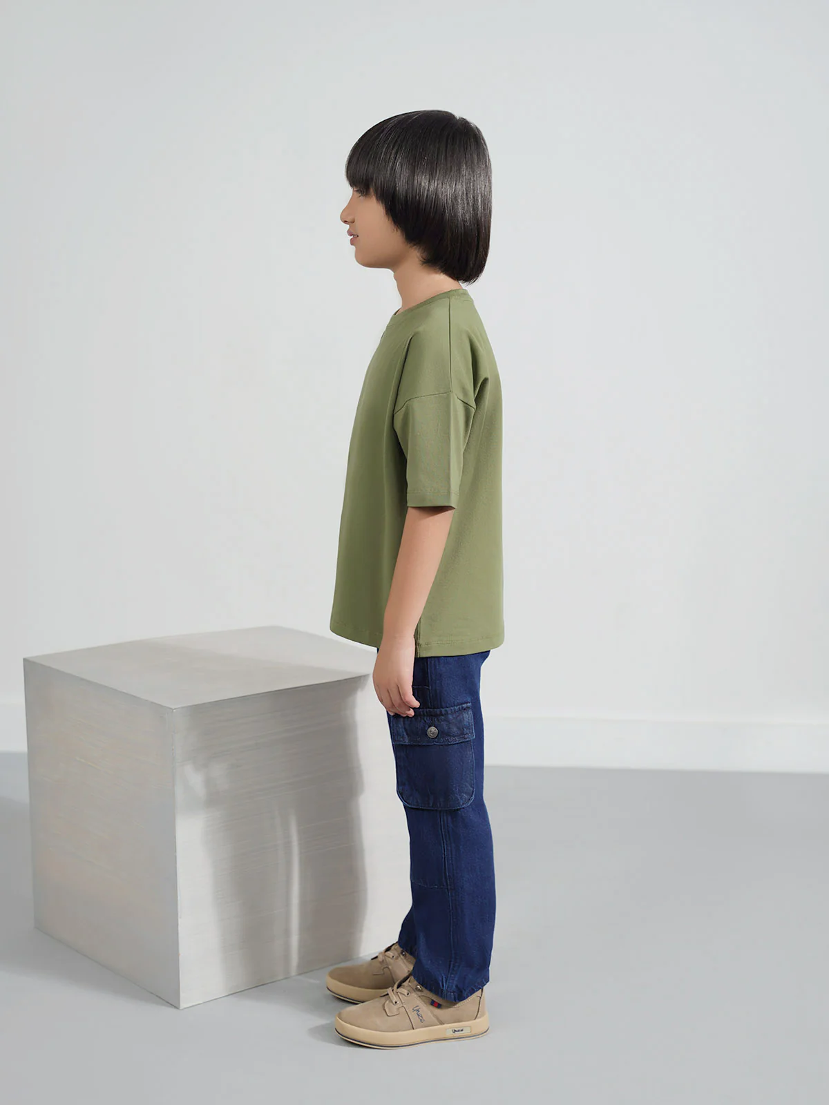 "AKEMI" Drop Shoulder Basic T-Shirt - Image 3