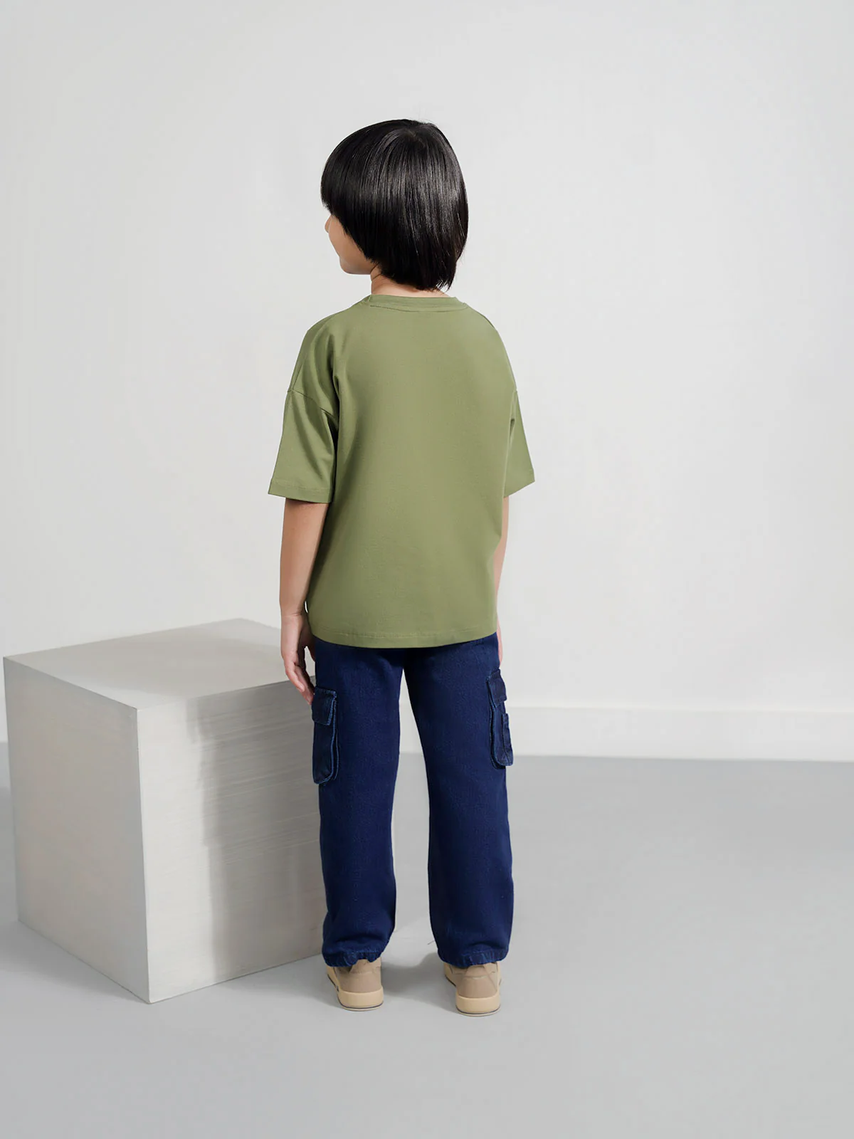 "AKEMI" Drop Shoulder Basic T-Shirt - Image 4