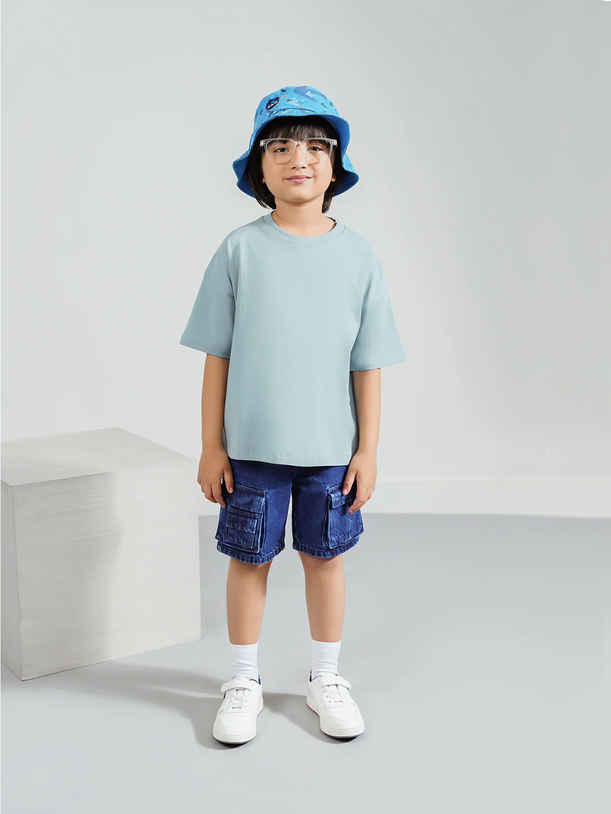 "AKEMI" Drop Shoulder Basic T-Shirt