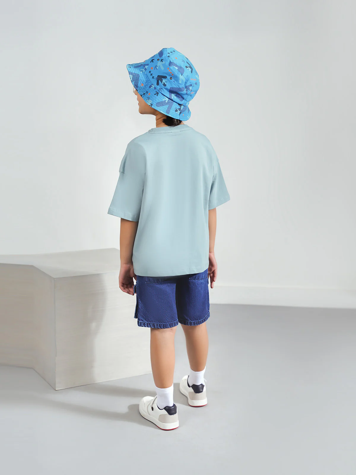 "AKEMI" Drop Shoulder Basic T-Shirt - Image 3