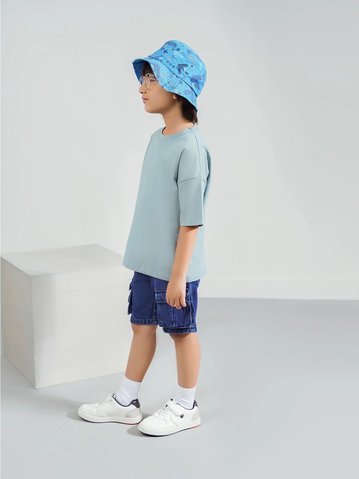 "AKEMI" Drop Shoulder Basic T-Shirt - Image 4