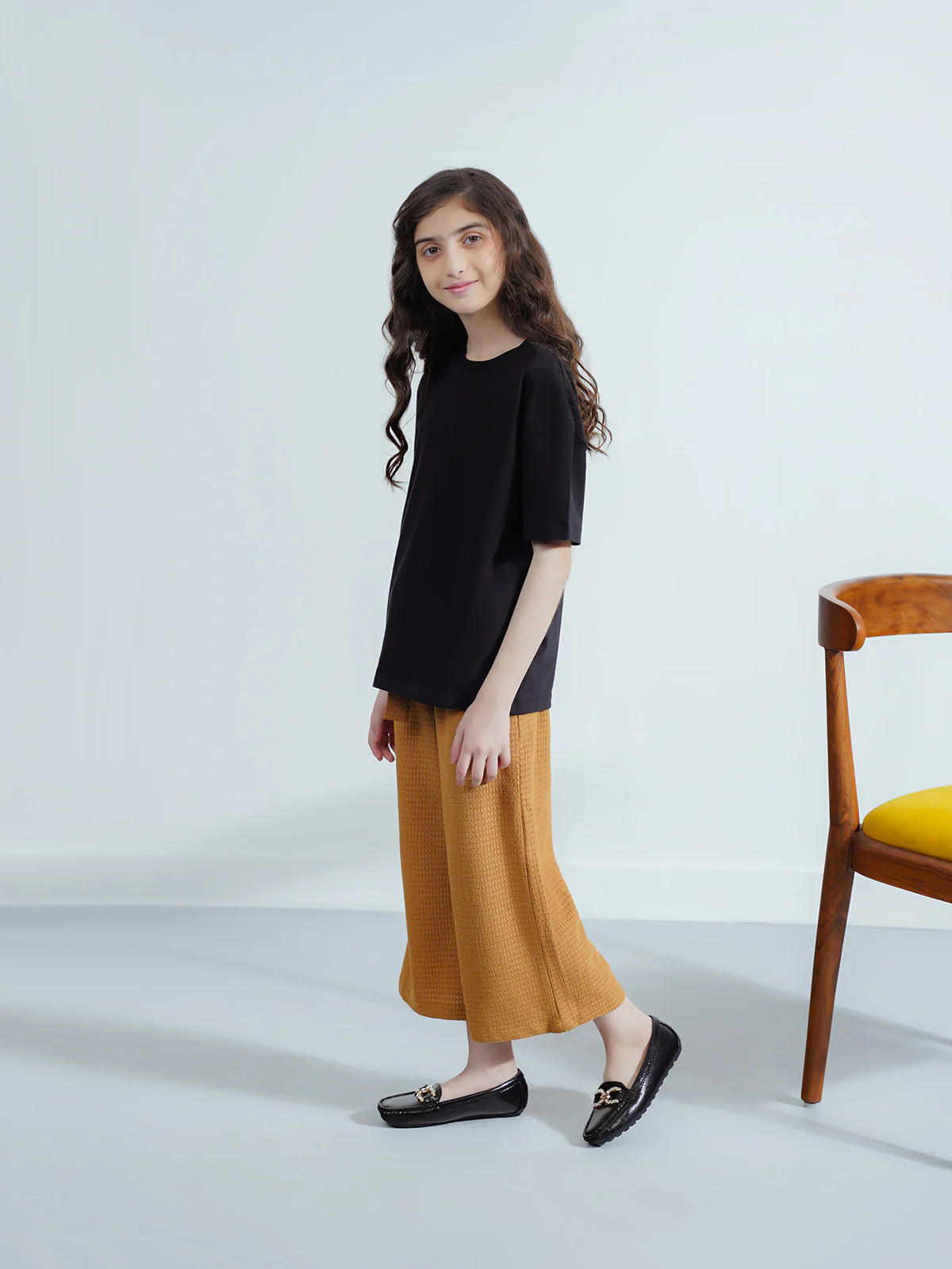 "ALIKAE" Drop Shoulder Basic T-Shirt - Image 3