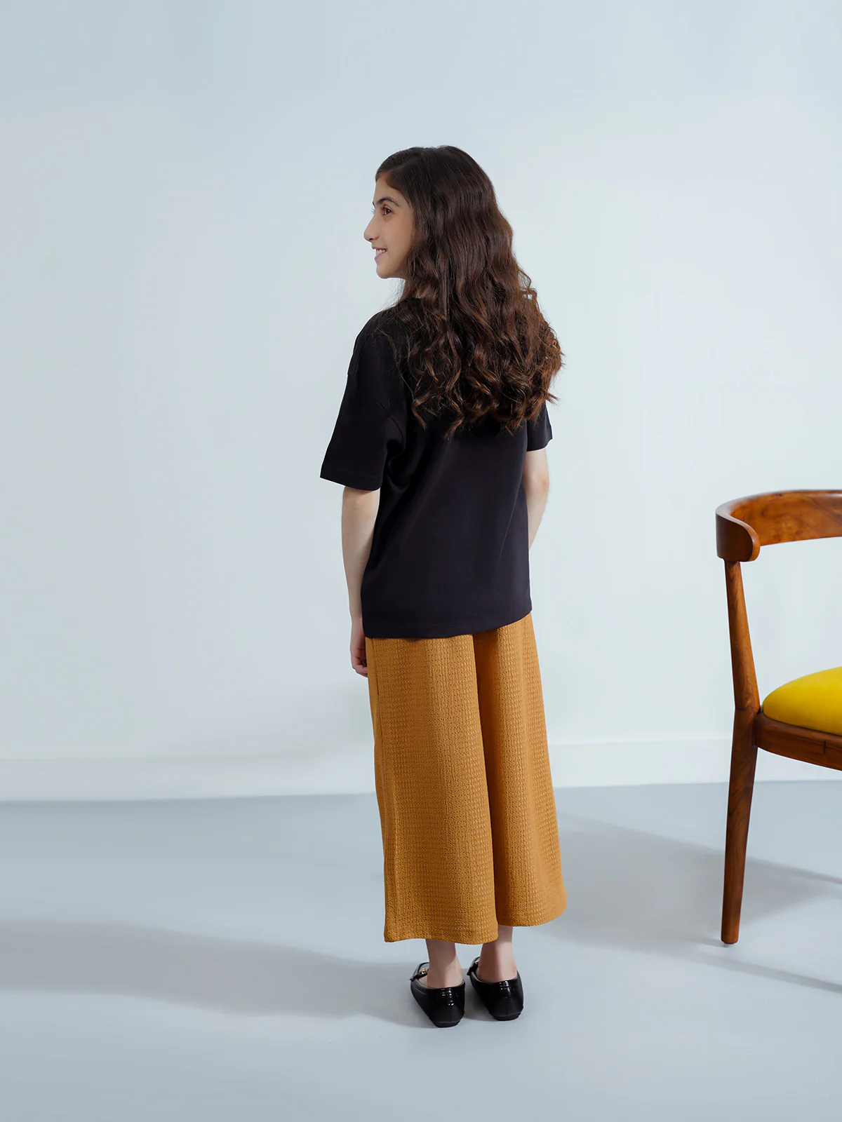 "ALIKAE" Drop Shoulder Basic T-Shirt - Image 4