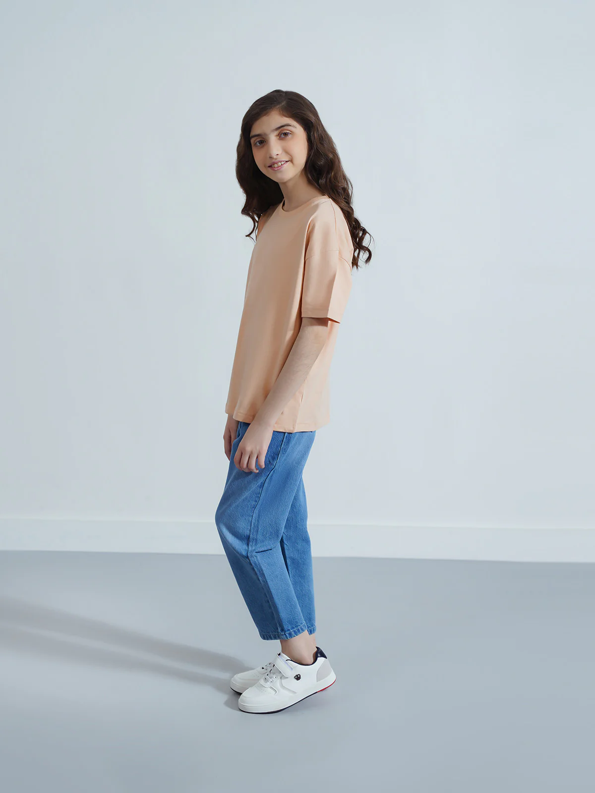 "ALIKAE" Drop Shoulder Basic T-Shirt - Image 3