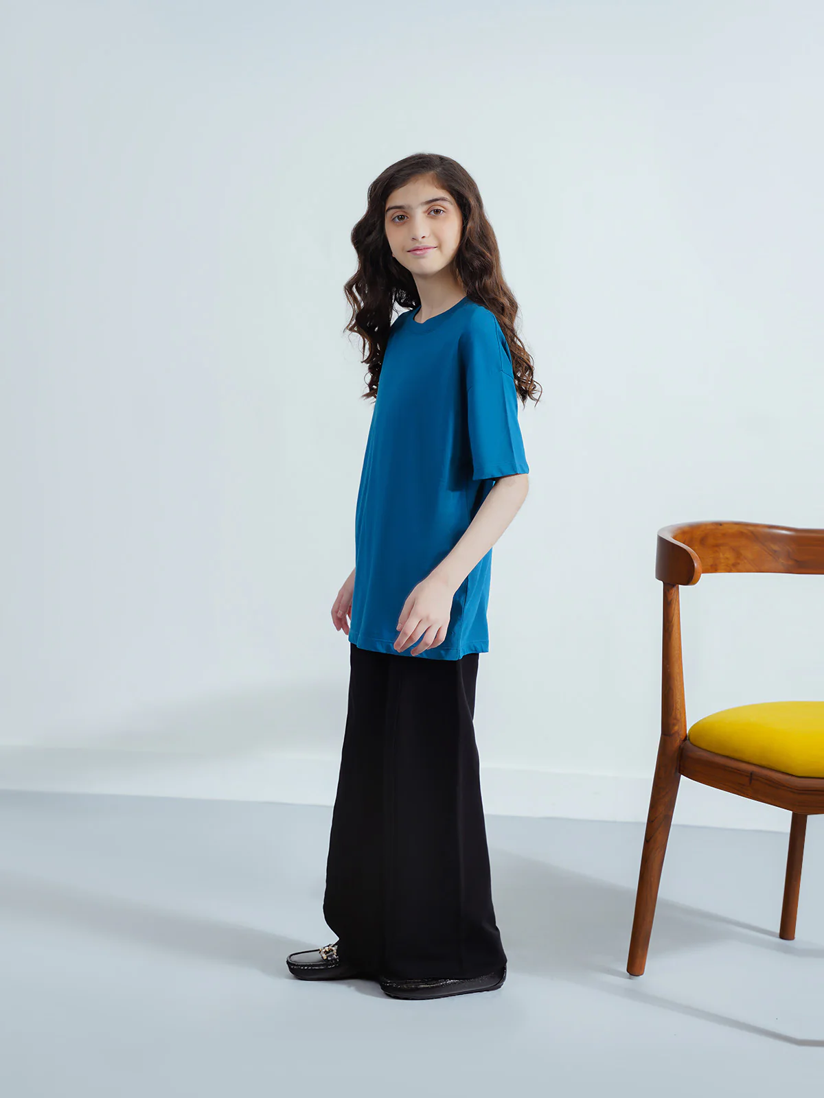 "ALIKAE" Drop Shoulder Basic T-Shirt - Image 3