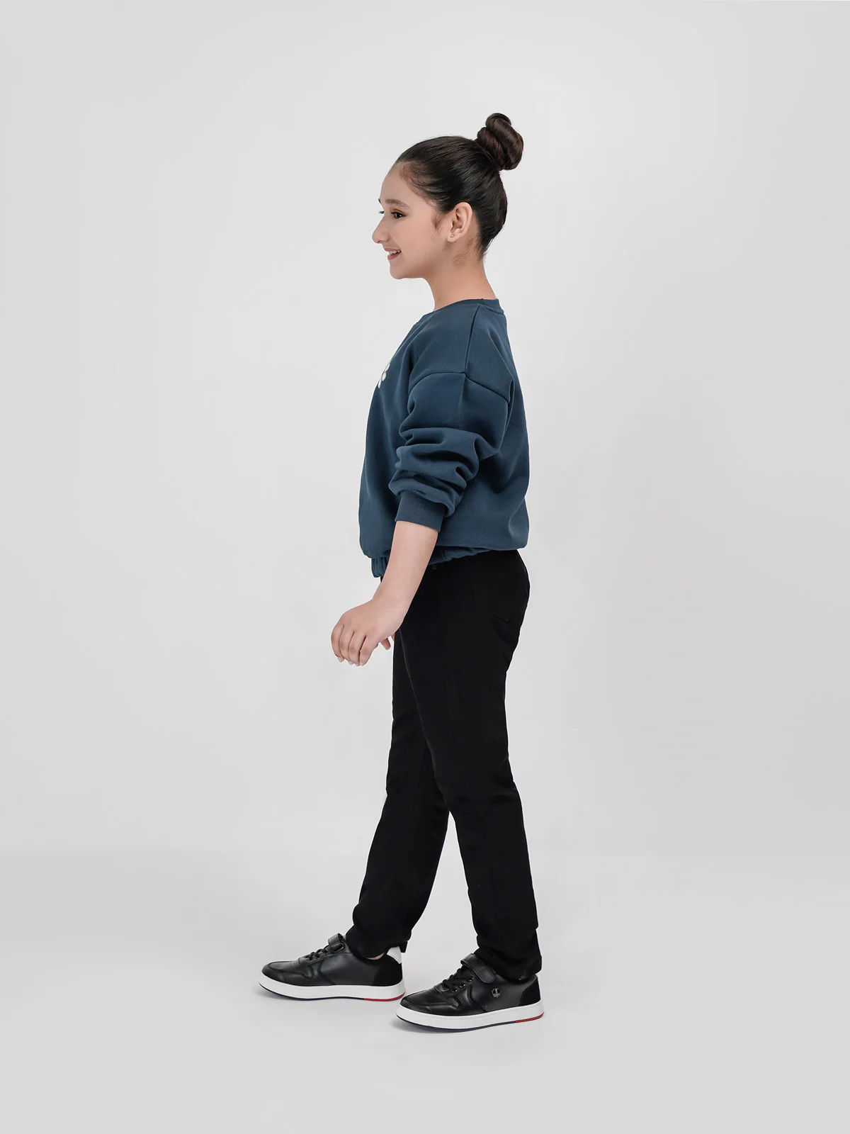 "INZIK" Crew Neck Fleece Sweatshirt - Image 3