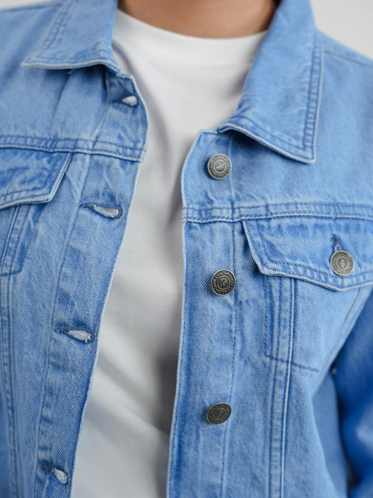 "LOPAKA" Relaxed Cropped Denim Jacket - Image 5
