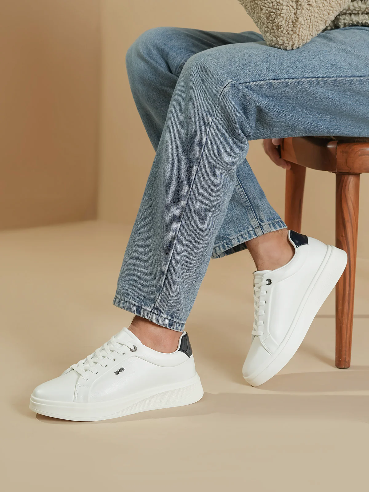 Men "AVICE" Classic Lace Up Trainers