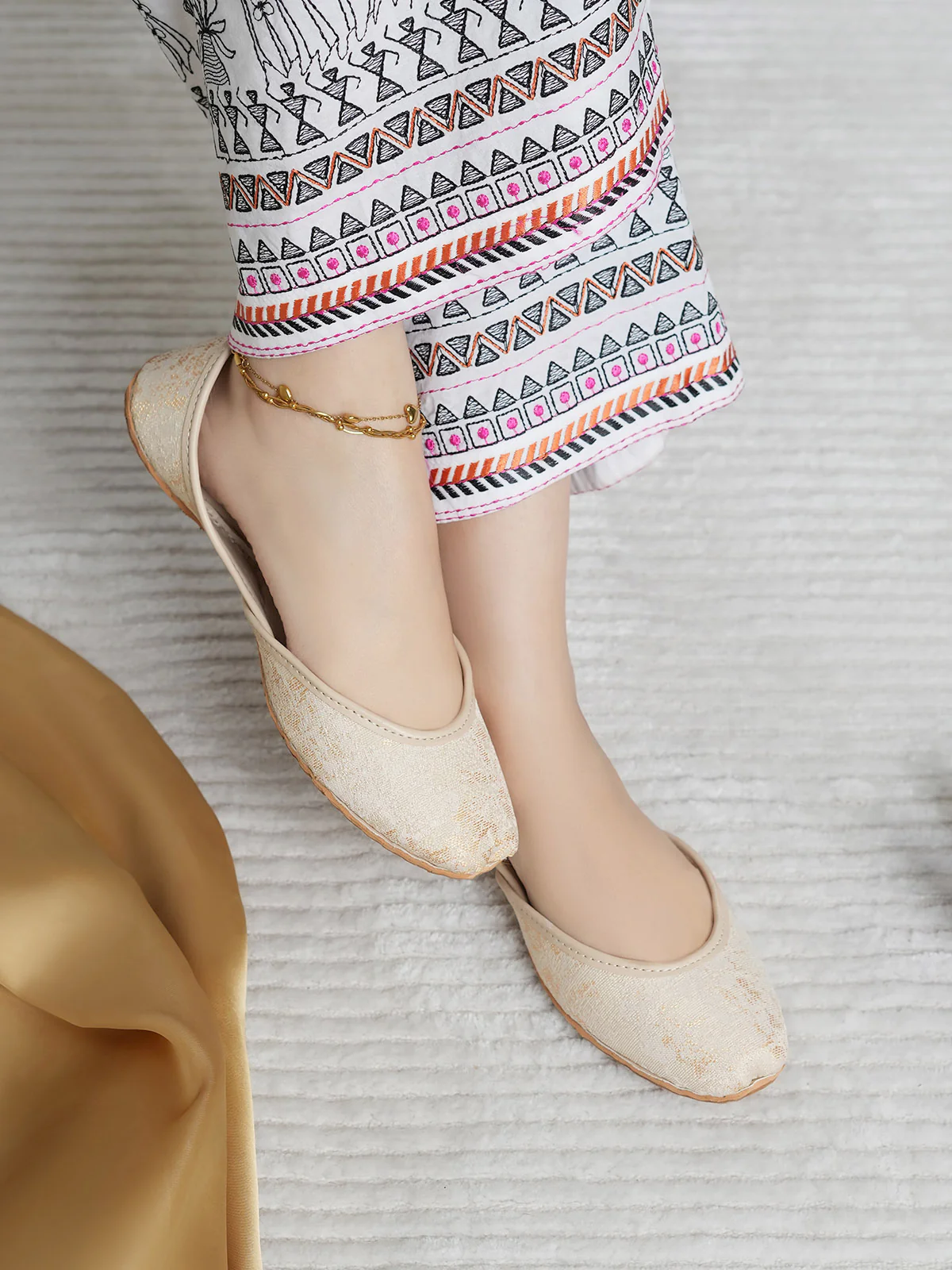 Women "RUHI" Traditional Khussa