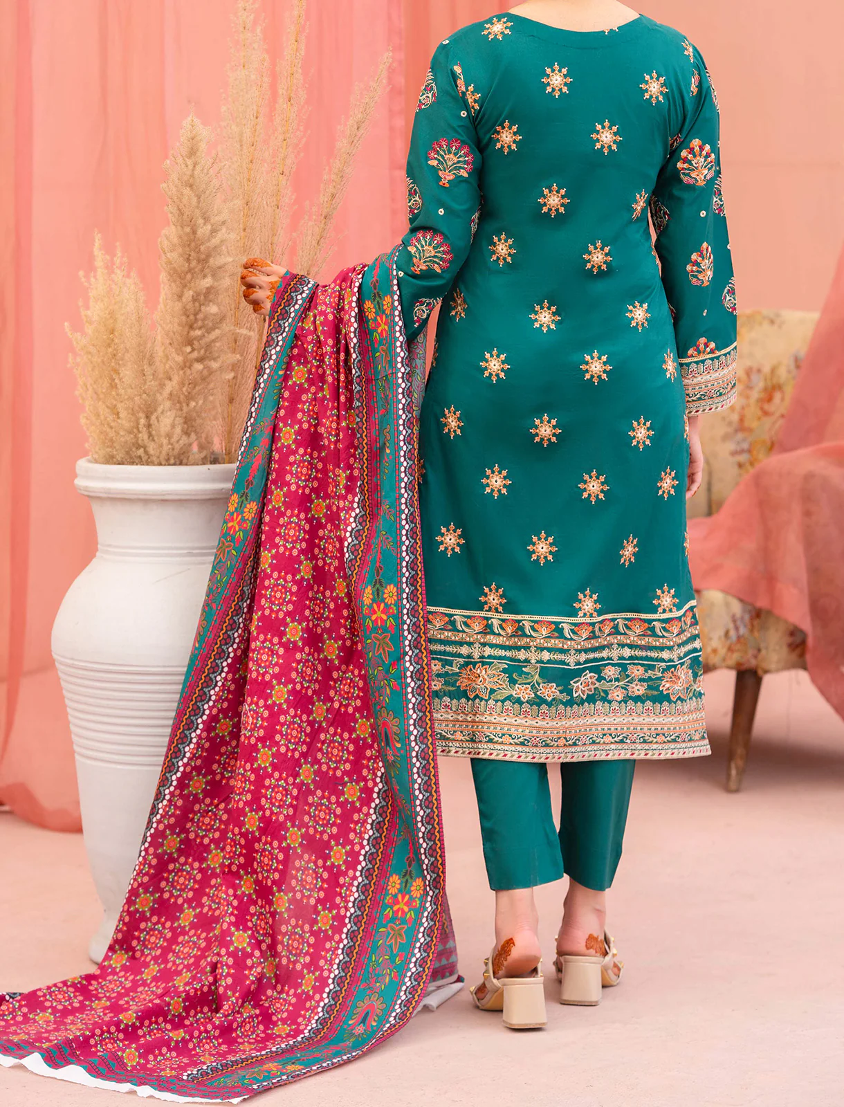 "CARIA" Embellished Lawn Two Piece Suit - Image 5
