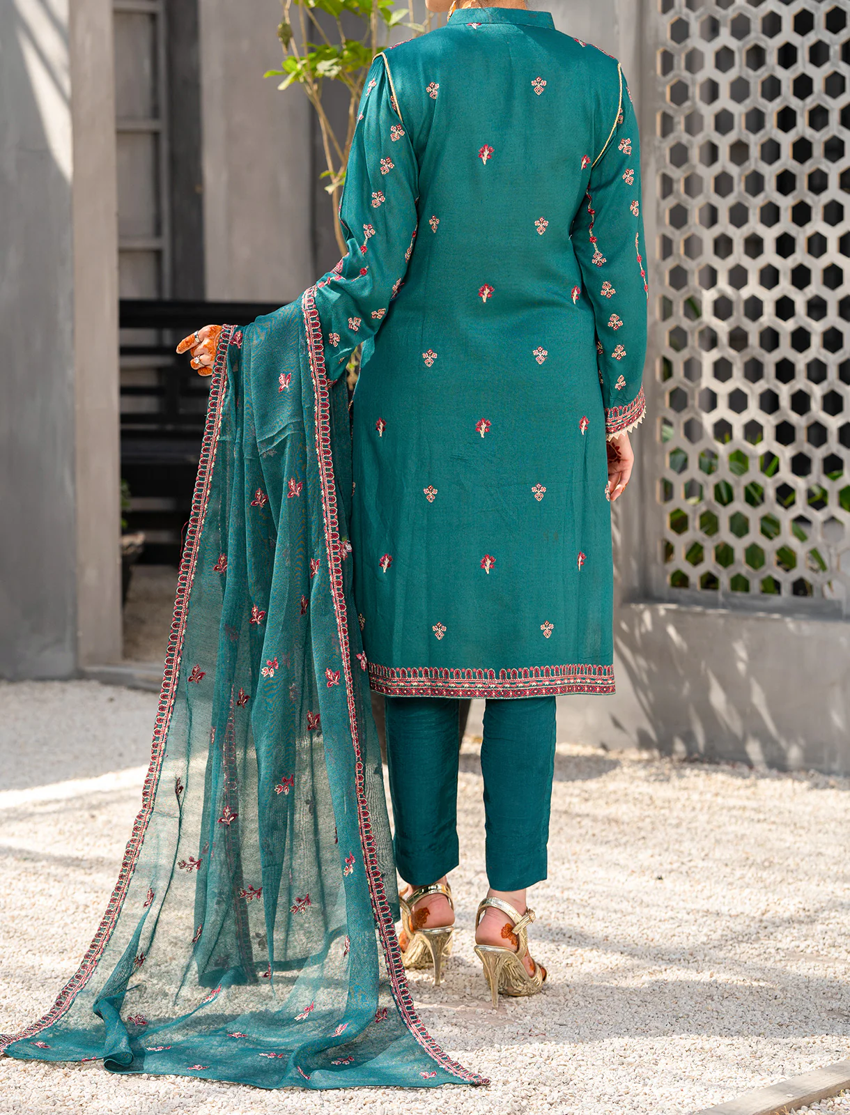 Women "ESANA" Embroidered Three Piece Suit - Image 4