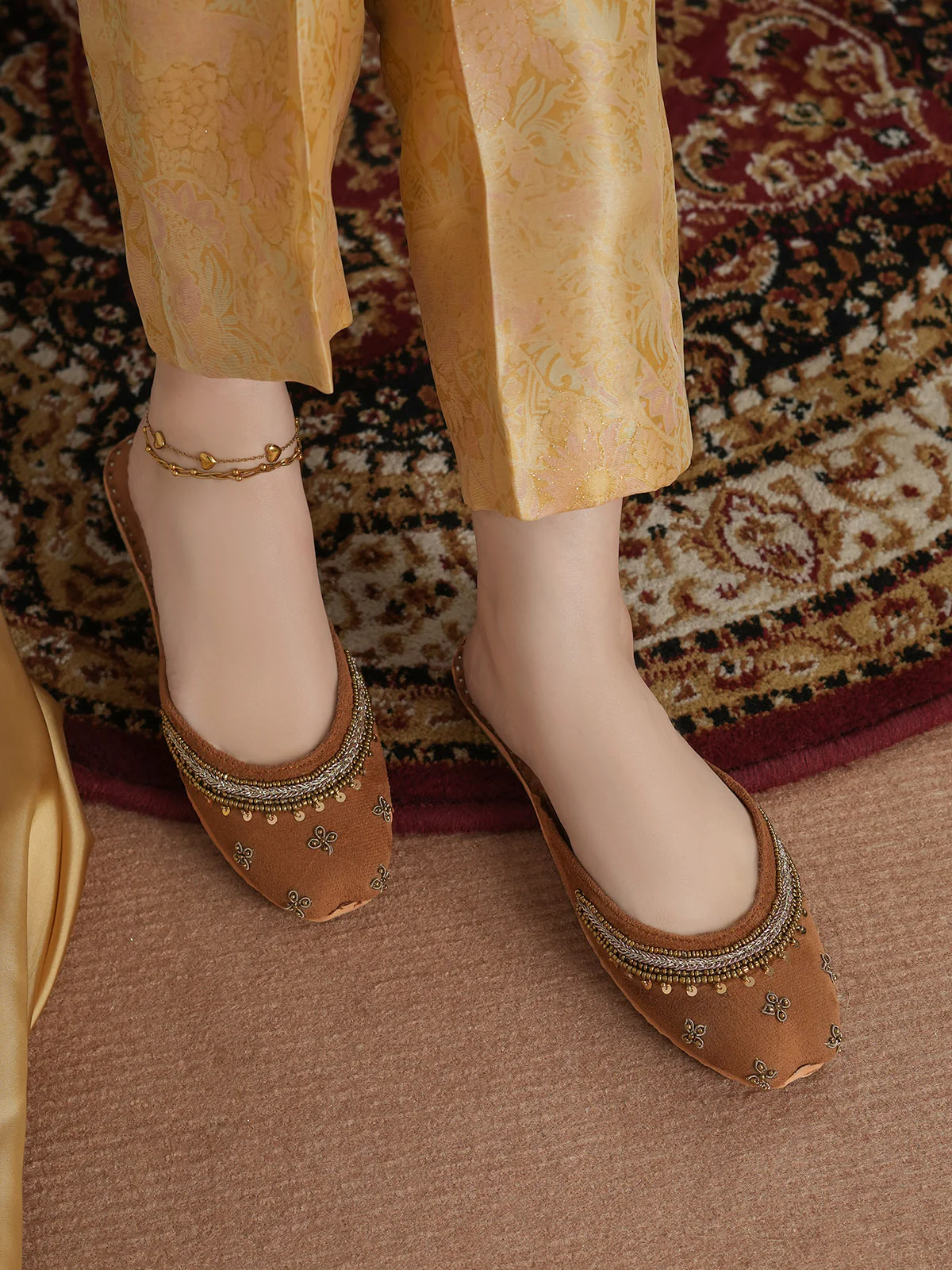 Women "NAQSHI" Traditional Classic Khussa - Image 3