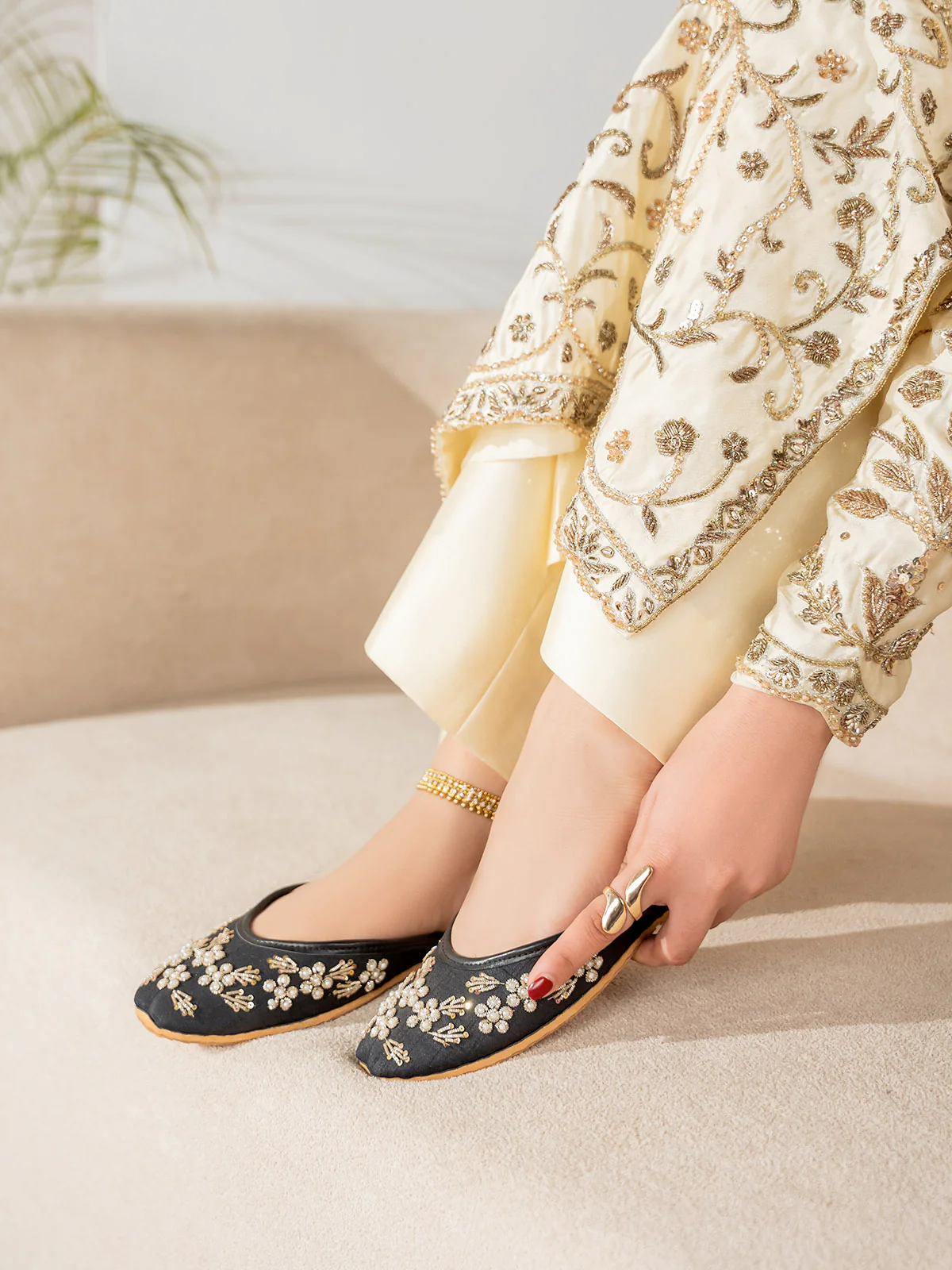 Women "MAHZALA" Stylish Traditional Khussa - Image 9