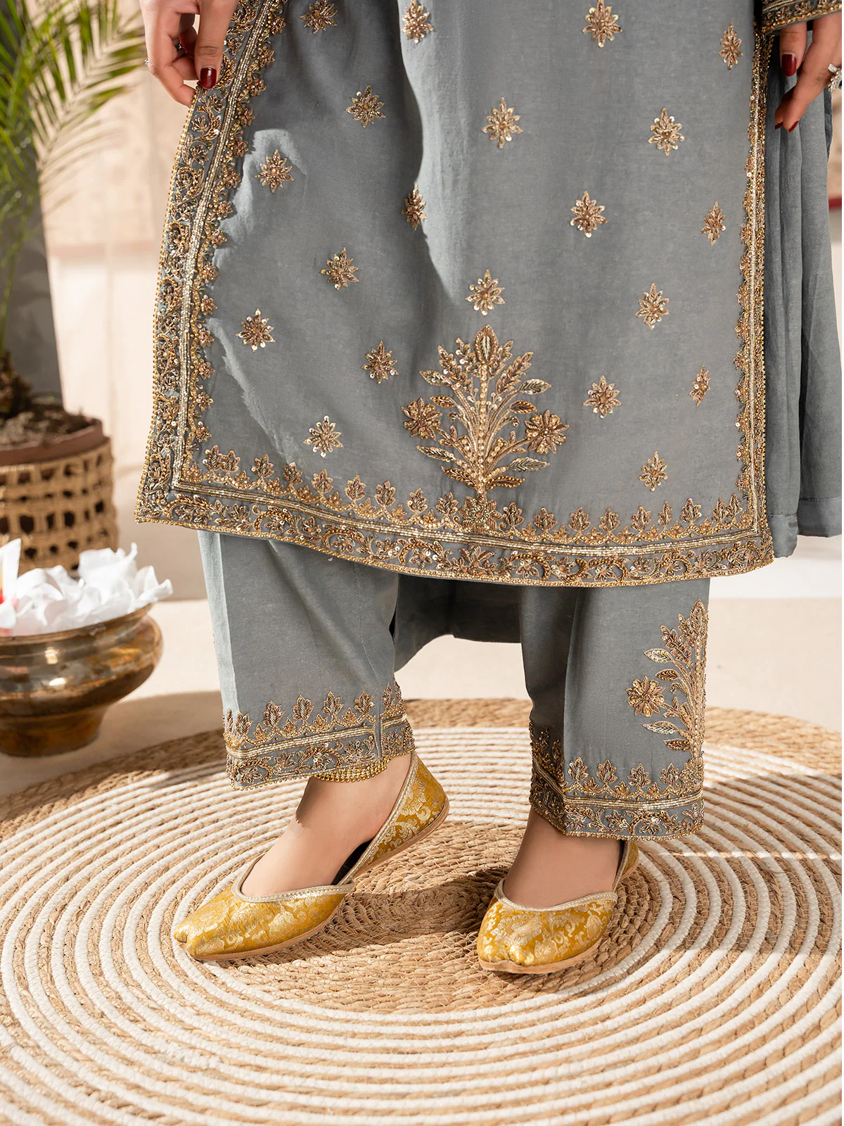 Women "MEERJAH" Soft Flexible Jamawar Khussa - Image 9