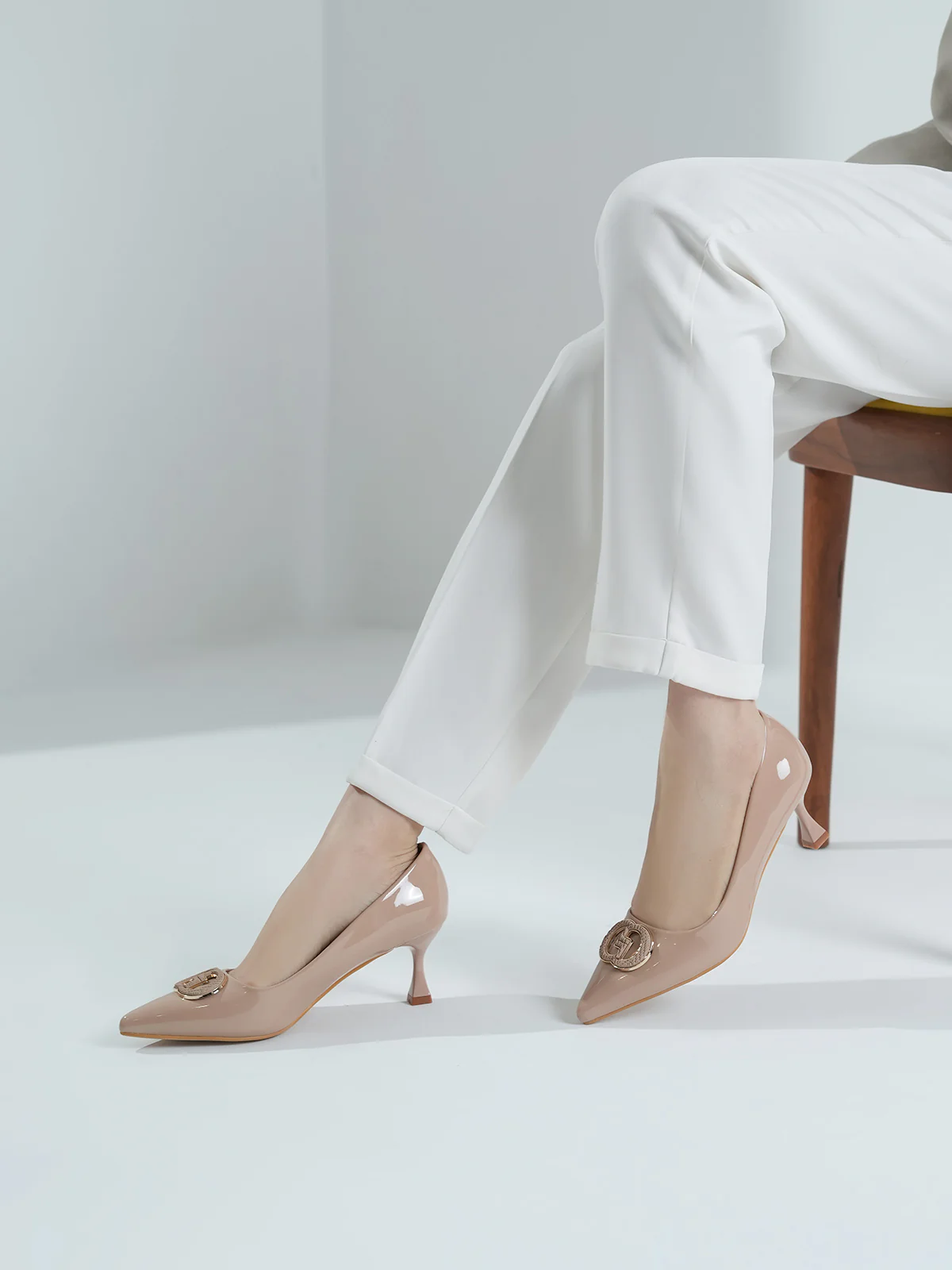 Women "MWINYI" Comfort Court Shoes - Image 3