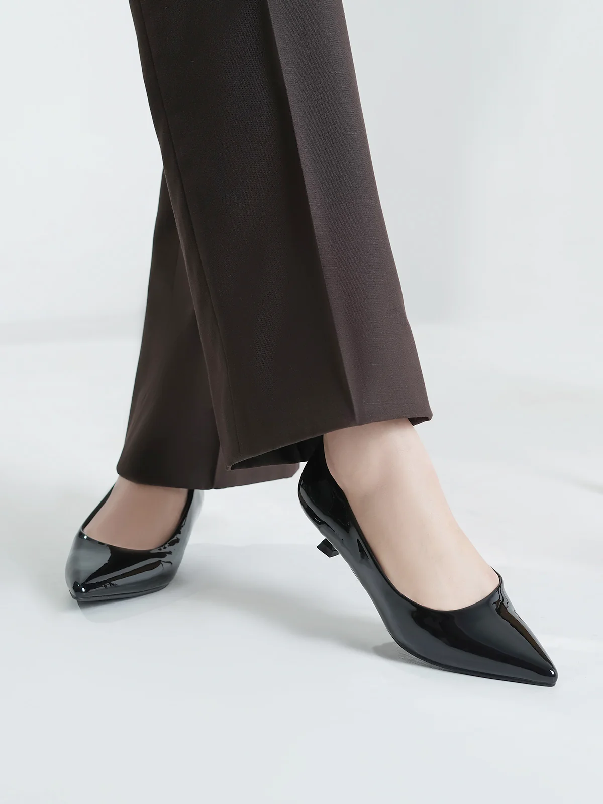 Women "RENSKE" Casual Pointed Toe Court Shoes - Image 3