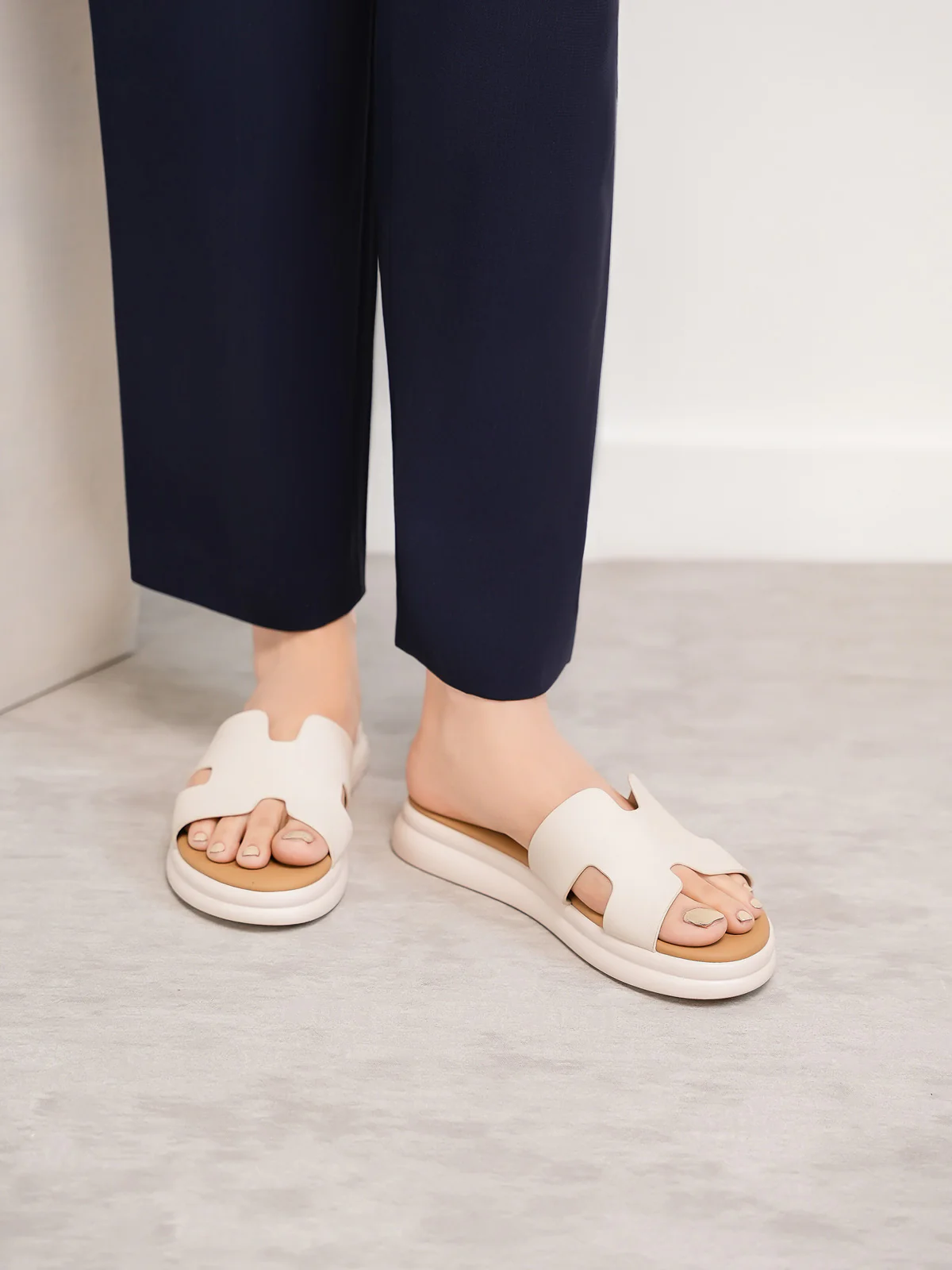 Womens "HUANA" Comfy Padded Slippers - Image 6
