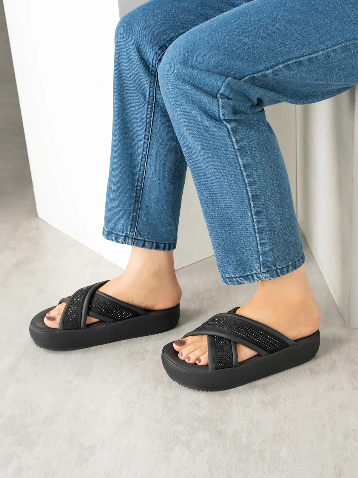 Womens "LUCIO" Crossover Casual Slippers - Image 6