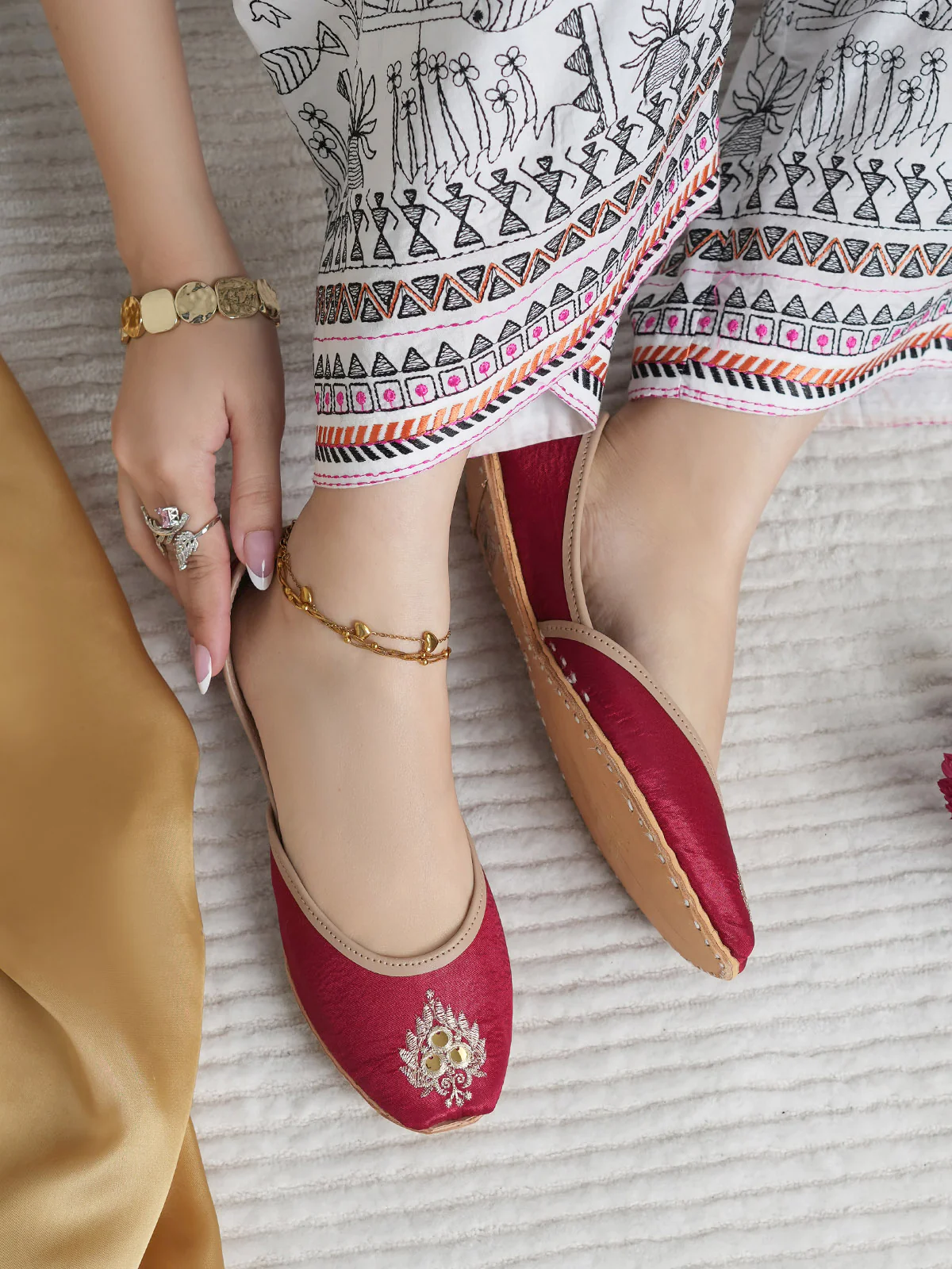Women's "NAaVRAANI" Embroidered Khussa - Image 9