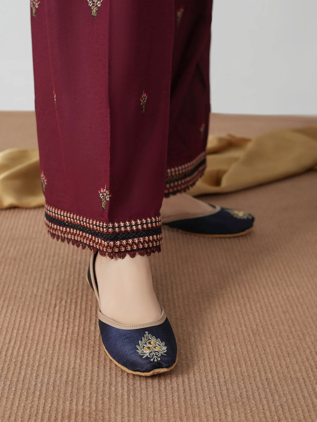 Women's "NAaVRAANI" Embroidered Khussa - Image 6